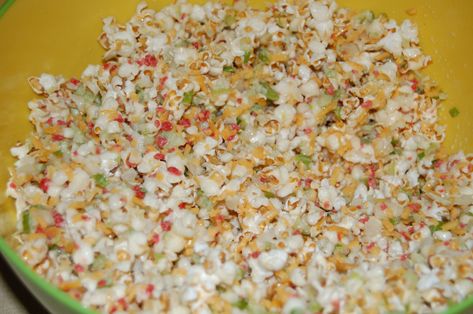 Essen, Popcorn Salad, Popcorn Recipes, Veggie Salad, Yummy Salad Recipes, Family Picnic, Savory Recipes, Appetizer Dips, Side Salad