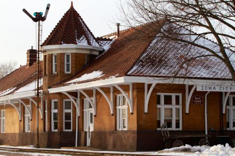 11 Abandoned Train Depots In Iowa That Will Take You Straight To The Past Derilict Buildings, Abandoned Trains, Train Carriage, Lake Michigan Chicago, Iowa Travel, Train Museum, Retirement Ideas, Old Train Station, Abandoned Train