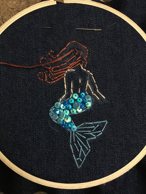 Mermaid embroidery art Mermaid Hand Embroidery, Embroidery Mermaid Pattern, Cute Easy Embroidery Designs, Mermaid Embroidery Patterns, Embroidery Mermaid, Mermaid Embroidery Designs, Embroidered Mermaid, Charity Sewing, Mermaid Embroidery