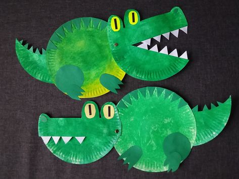 Art&Craft for kids easy: A crocodile (alligator) with moving jaws made of two paper plates, colour paper, glue and a split pin. Alligator Paper Plates, Alligator Paper Plate Craft, Paper Plate Alligator Craft, Alligator Paper Craft, Zoo Art And Craft For Preschool, Crocodile Art Preschool, Paper Crocodile Craft, Crocodile Paper Plate Craft, Aligator Kids Craft