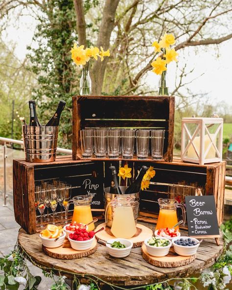 Self Bar Wedding, Diy Gin Bar Wedding, Diy Cocktail Bar Wedding, Rustic Outdoor Party Decorations, Gin Table Ideas, Help Yourself Bar Wedding, Prosecco Bar Wedding, Wedding Extras Ideas, Gin Bar Ideas Parties