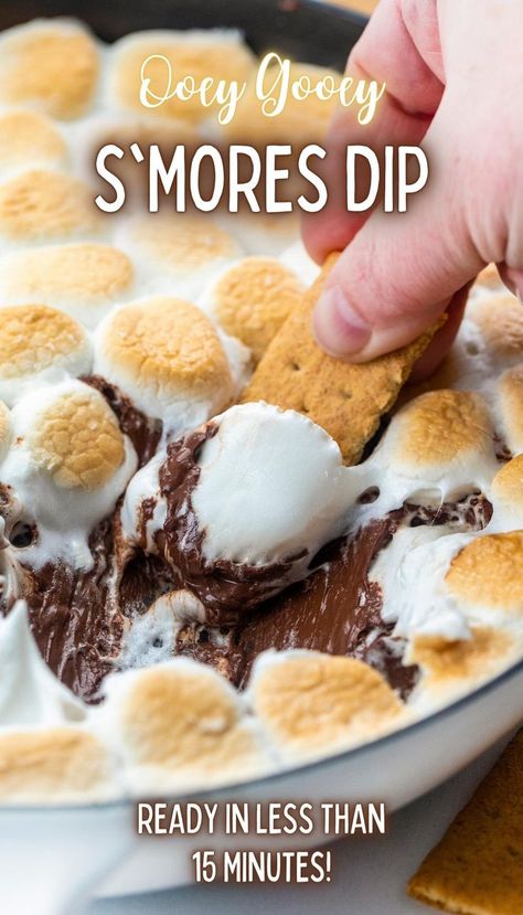 Close-up of a skillet filled with melted chocolate topped with toasted marshmallows and a graham cracker being dipped into it. Essen, Smores Dip Recipe, Melted Chocolate Chips, Easy Smores, Dessert Dip Recipes, Skillet Desserts, Smores Dip, Smore Recipes, Appetizer Dessert