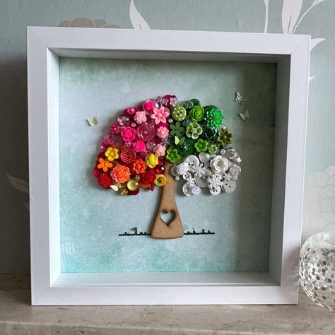 29 DIY Button Art Ideas Button Art Ideas, Diy Button Art, Button Tree Art, The 4 Seasons, Button Tree, Diy Buttons, Wooden Tree, Button Art, Resin Flowers