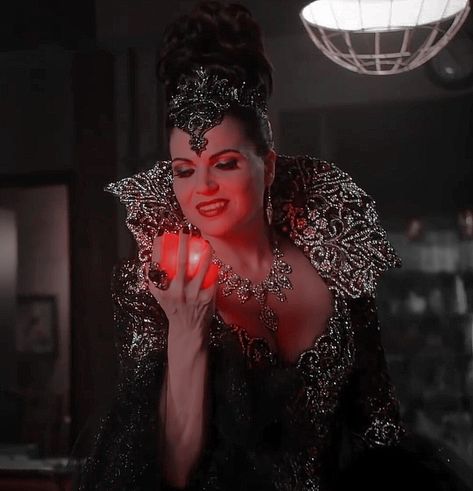 Regina Mills Evil Queen Outfits, Regina Mills Icons, Regina Mills Aesthetic, Regina Mills Evil Queen, Regina Ouat, Queen Icon, Killer Frost, Queen Aesthetic, Regina Mills