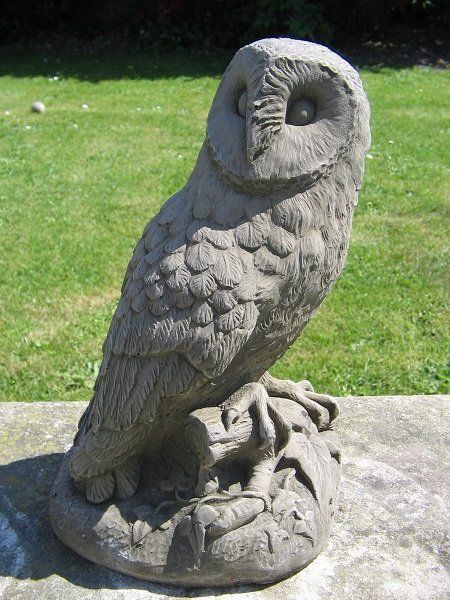 http://surreyornamentalstoneware.co.uk/products/owl-garden-statue Garden Owl, Art Pierre, Ivy Leaves, Sculpture Art Clay, Garden Pottery, Bird Statues, Garden Statue, Clay Animals, Animal Statues