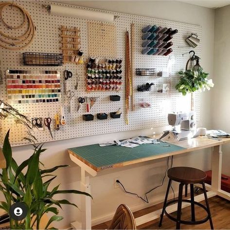 Home Art Studios, Fashion Design Sewing, Design Studio Workspace, Sewing Room Inspiration, Art Studio Room, Sewing Room Design, Art Studio Design, Craft Room Design, Art Studio At Home