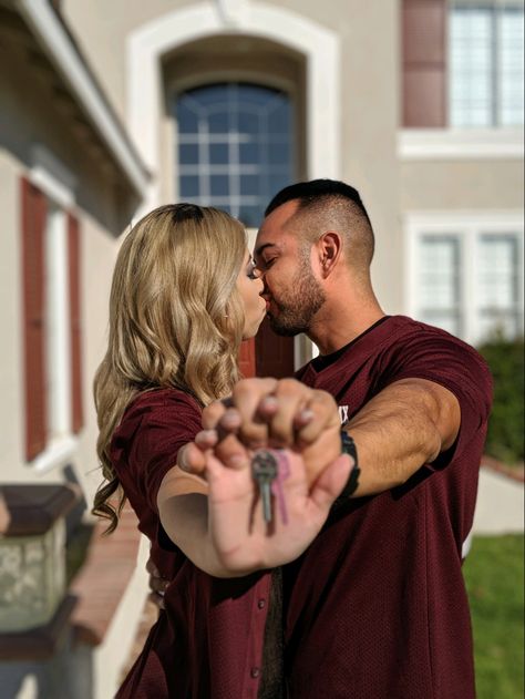 Getting Keys To New Home Picture, New Home Pictures Announcement Couple, Bought A Home Announcement, Our First Home Photoshoot Couple, Homeowner Photo Shoot, New Home Aesthetic Keys Couple, New Home Keys Picture, First Home Announcement Ideas, Home Keys Aesthetic