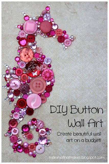 Couture, Upcycling, Diy Button Art, Wall Art On A Budget, Button Wall Art, Button Art Projects, Button Creations, Cheap Hobbies, Jewellery Craft