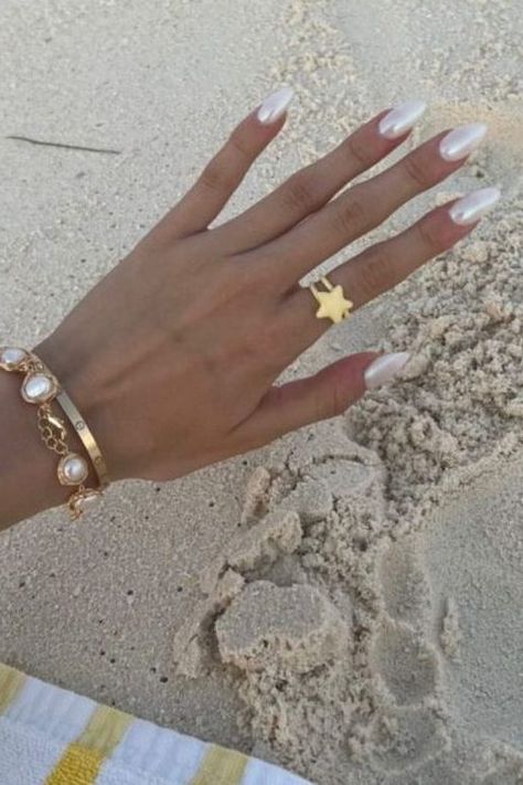 Pearl Beach Nails Beach Vacation Nails, Vacation Nails Beach, Cruise Nails, Crome Nails, Beachy Nails, Pearl Beach, Summery Nails, Pearl Nails, Vacation Nails