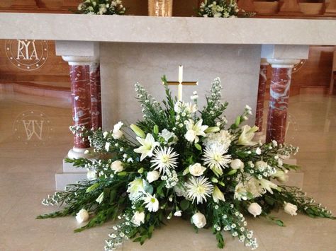 Church Arrangement Easter Church Flowers, Alter Flowers, Easter Floral Arrangement, Church Wedding Flowers, Funeral Floral Arrangements, Easter Flower Arrangements, White Flower Arrangements, Gubahan Bunga, Altar Arrangement