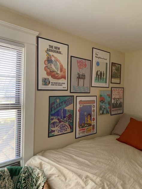 Decorated Wall In Bedroom, Room Inspo 70s, Vibey Room Aesthetic Cozy, Prints In Bedroom, Poster Wall Inspo Bedroom, Framed Posters On Wall, Aesthetic Things For Your Room, 70s Living Room Aesthetic, Poster Wall Room