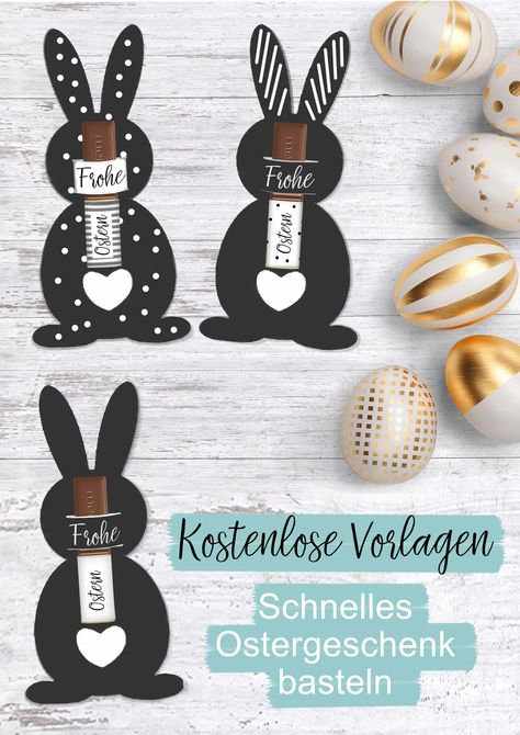 Einen Schokoosterhasen kaufen kann jeder. Bastle doch dieses Jahr ein besonders DIY-Ostergeschenk mit einer Merci-Schokolade. Ich bin mir sicher, die Beschenkten werden sich sehr darüber freuen. Der besondere Schokoosterhase passt einfach immer, egal ob du ein Ostergeschenk für deine Arbeitskollegen, die Kindergärtnerin, Freunde, Nachbarn oder Familie suchst. Die kleine aber dennoch kreative Aufmerksamkeit zu Ostern kommt immer super an und ist wirklich sehr einfach zu basteln. Zur Vorlage> Ostern To Go, Crochet Rose Bouquet, Frühling Diy, Oster Diy, Ostern Diy, Diy Frühling, Easter Activities For Kids, Diy Ostern, Creative Diy Gifts