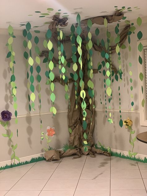 Paper Tree Wall Decoration, Diy 3d Tree For Classroom, Paper Willow Tree Diy, Paper Tree For Wall, Paper Tree On Wall For Classroom, Classroom Paper Tree, Diy Tree Classroom Decor, Paper Tree In Classroom, Fake Tree In Classroom