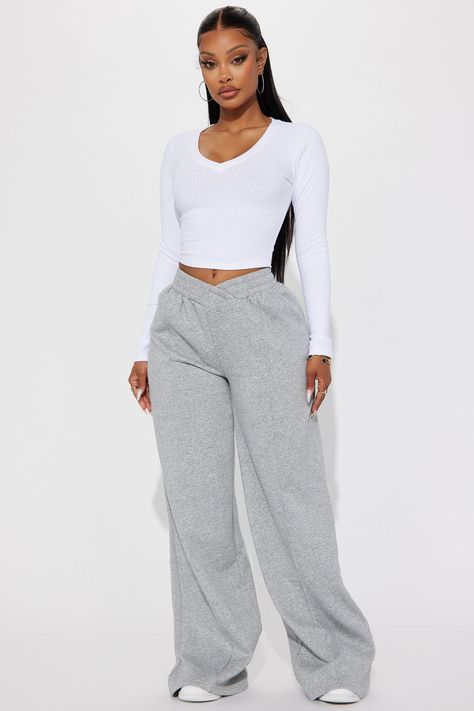 Women's Jenni Ribbed Crop Top in White Size Large by Fashion Nova Crop Top Outfits, Black Crop Top Outfit, Semi Formal Mujer, Pink Oatmeal, Ropa Semi Formal, Long Sleeve Outfits, Fashion Nova Outfits, Ribbed Crop Top, Cute Everyday Outfits