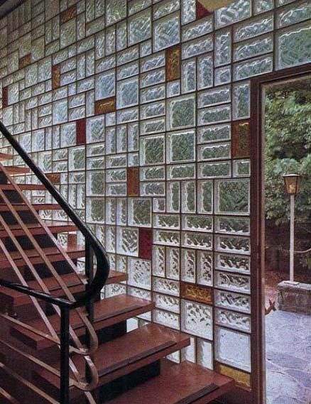 Post Modern Mid Century, Glass Block Window Covering Ideas, Italian Home Decor Ideas, 1940 Architecture, Vitroblock Ideas, Arched Partition, Glass Wall Partition, Workplace Interior Design, Glass Blocks Wall