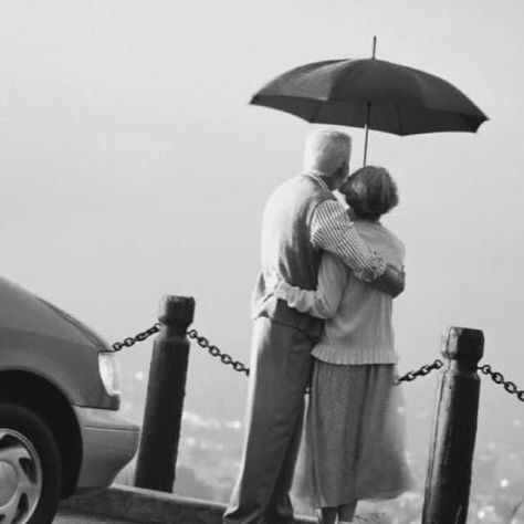 Old People Aesthetic, Deuteronomy 6 5, Old Couple In Love, Old People Love, Cute Old Couples, Vieux Couples, Old Fashioned Love, Black And White Couples, Old Married Couple