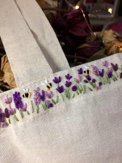 Bees And Flowers Embroidery, Flower And Bee Embroidery, Lavender And Bee Embroidery, Embroidery Flowers Lavender, Simple Bee Embroidery Tutorial, Flower Embroidery Beginner, Embroidered Bee Simple, Simple Embroidered Tote Bag, Bee And Flower Embroidery