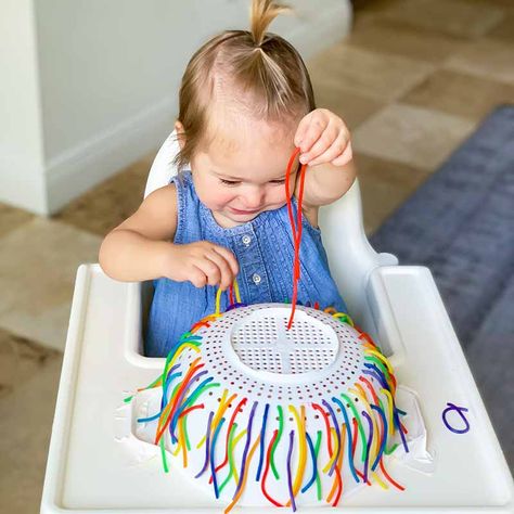 ToddlerFineMotorSkills_SpaghettiPull_3-lo Spaghetti Sensory Play, Toddler Fine Motor, Toddler Fine Motor Activities, Fun Chalk Art, Fine Motor Activity, Play Activity, Sensory Crafts, Sensory Activities Toddlers, Baby Play Activities