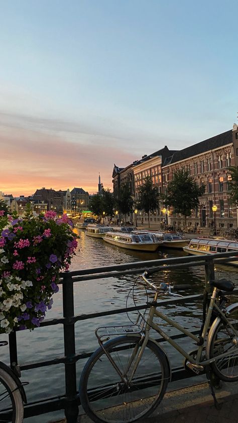 Aesthetic Summer Fashion, Amsterdam Aesthetic, Scandi Summer, Basics Fashion, Summer Layering, Scandinavian Summer, Summer Boats, Summer Boat, Minimal Photography