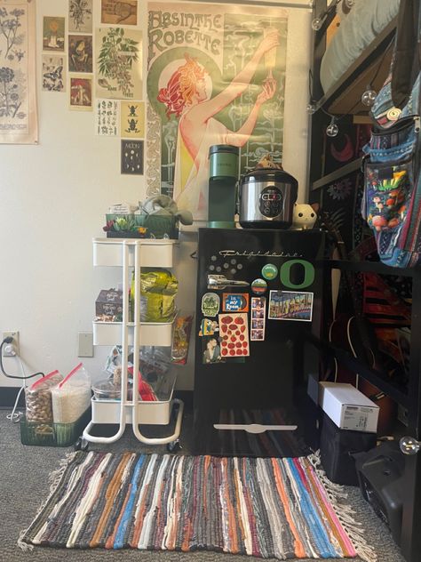 Dorm Room Ideas Grunge, Vintage Dorm Room Ideas, Vintage Dorm Room, Fsu Dorm, Cute Dorm Decor, Room Ideas Grunge, Vintage Dorm, Dorm Themes, Uni Dorm