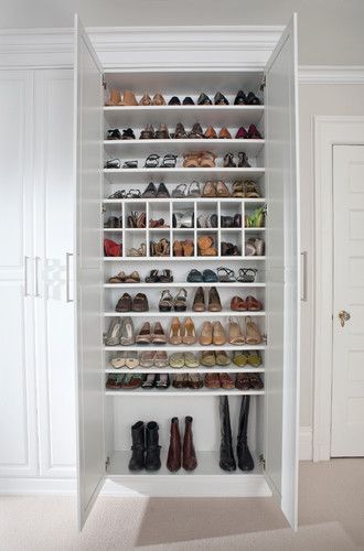 Easy Closet Organization, Storage Shoes, Vstupná Hala, Doors Diy, Shoe Cupboard, Closet Organizing, Walking Closet, Closet Shoe Storage, Closet Hacks Organizing