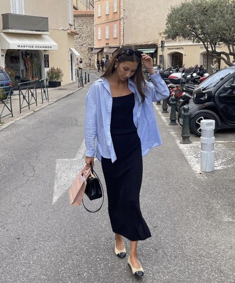 The Chicest European Summer Outfits To Copy ASAP Sandal Tali, Rok Midi, Stile Hijab, European Summer Outfits, 여름 스타일, Modest Summer Outfits, Europe Outfits, London Outfit, Paris Outfits