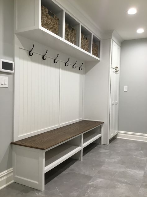 Farmhouse Mudroom Ideas, Mud Room Laundry Room Combo, Mud Bench, Mudroom Laundry Room Ideas, Fireplace Bookcase, Laundry Room Design Ideas, Laundry Room/mudroom, Mudroom Remodel, Farmhouse Mudroom