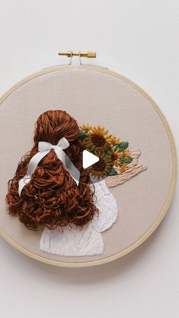 ⋒ bess ⋒ hand embroidery on Instagram: "🌻 i have been dreaming of stitching a piece like this for a while now and i’m so happy with how it turned out. say hello to april’s pattern club design - ‘sunflower girl’.  creating realistic 3D hair with thread looks daunting but actually isn’t as hard as it looks! you just need to make sure you have lots of thread!!!   ‘sunflower girl’ is available now to download for our pattern club members!   #embroidery #handembroidery #loveembroidery #embroidered #dmcembroidery #loveembroidery #embroidelicious #embroiderydesign #modernembroidery #modernembroiderymovement #embroideryhoop #damngoodstitch" Tela, Embroidery Thread Crafts Diy, Sunflower Stitching, Hoop Embroidery Ideas, Hair With Thread, 3d Embroidery Designs, Hair Embroidery Tutorial, Sunflower Embroidery Pattern, Girl Embroidery Designs