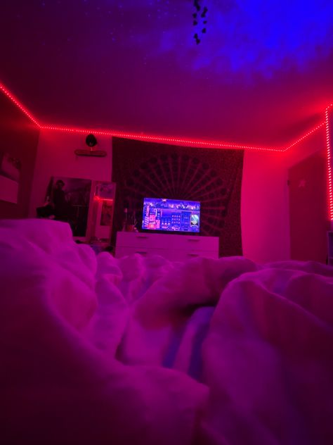 Lazy Room Aesthetic, Chill Bedroom Vibes, Bedroom Pics, Dream Bedroom Inspiration, Room Pics, Hypebeast Room, Dorm Room Styles, Aesthetic Room Inspo, Room Organization Bedroom