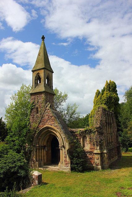 Abandoned Churches, Abandoned Castles, Haunted Places, Abandoned Mansions, Beautiful Ruins, Abandoned Church, Old Churches, Country Church, Church Building