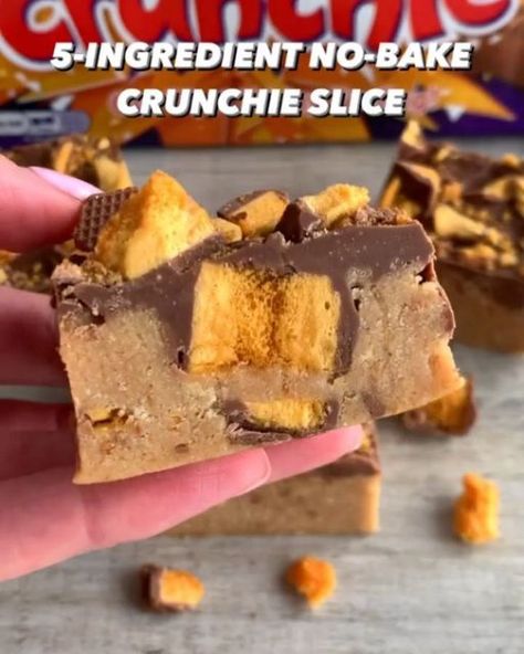 No Bake Crunchie Slice, Crunchie Slice, Crunchie Cake, Crunchie Recipes, Crunchie Chocolate, Crunchie Bar, Bake Sweets, Chocolate Slice, Bake Cakes