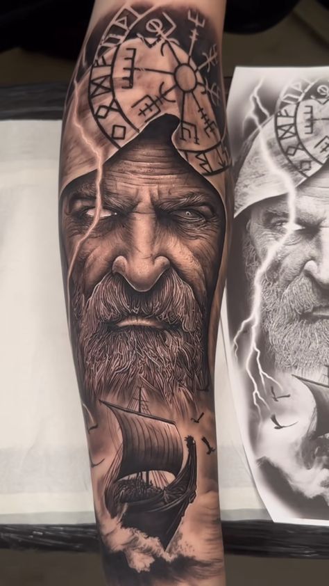 Zeus Face Tattoo, Odin Tattoo Design, Tattoos For Women Over 50, Half Sleeve Tattoos Wolf, Tattoo Designs Cute, Zues Tattoo, Cool Tattoos For Men, Tattoo Odin, Unusual Tattoos