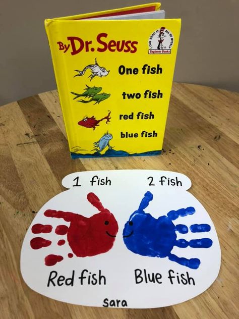 Preschool Book Crafts, Craft Activities For Preschoolers, Bulletin Board Preschool, Dr Seuss Preschool Crafts, Dr Suess Crafts, Dr Seuss Bulletin Board, Dr Seuss Preschool Activities, Dr Seuss Art, Dr Seuss Preschool