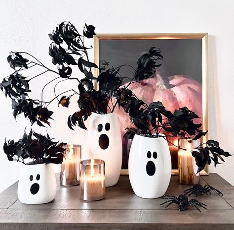 Easy DIY: Ghost Vases | Centsational Style Centsational Style, Halloween Vase, Spooky Music, Diy Ghost, Fun Diy Halloween Decorations, Ghost Diy, Carving Pumpkins, Spooky Costumes, Halloween Flowers