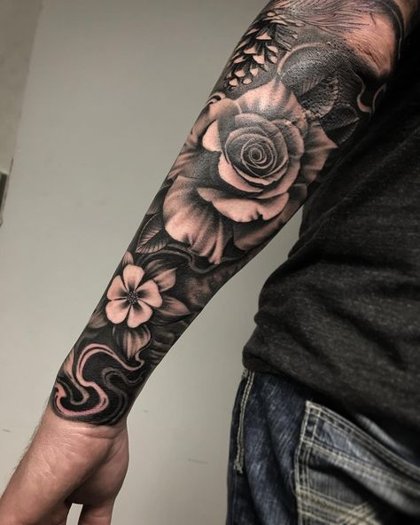 Floral tattoos can also be masculine fellas don’t think roses are just for the ladies. 😉  Artis Female Tattoos, Floral Tattoos, Rosen Tattoo Mann, Tattoo Avant Bras, White Flower Tattoos, Roses Tattoos, Men Flower Tattoo, Rose Tattoo Sleeve, Rose Tattoos For Men