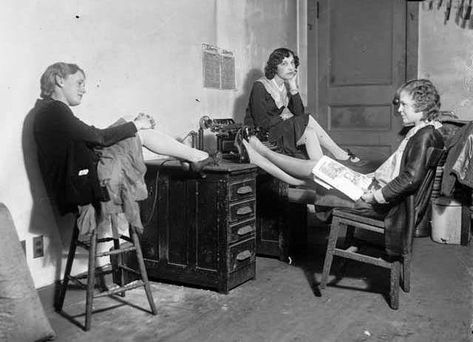 30 Vintage Photographs That Show Old Offices and People Who Were Working in the 1920s ~ Vintage Everyday 1920s Office, Antique Office, Radium Girls, Old Office, Three Women, Life Insurance Companies, Three Graces, Happy Labor Day, Roaring Twenties