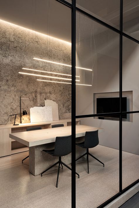 Modern Office Design Inspiration, Italian Town, Small Office Design, Office Design Inspiration, Office Interior Design Modern, Modern Office Interiors, Office Space Design, Interior Design Per La Casa, Modern Office Design