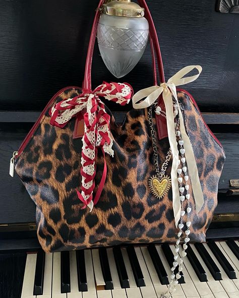 Vintage leopard bag is available to purchase 🏹 Chloe Sevigny Style, Uni Bag, Purse Outfit, Leopard Bag, Vintage Leopard, Grow Bags, Statement Bag, Fancy Bags, Pretty Bags