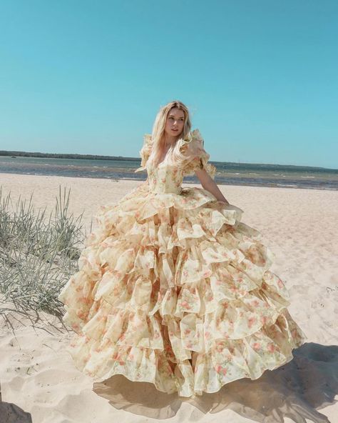 Modern Princess Aesthetic, Southern Belle Aesthetic, Marie Antoinette Aesthetic, Gown Yellow, Art Homework, Southern Belle Dress, Romantic Aesthetic, Yellow Gown, Modern Princess