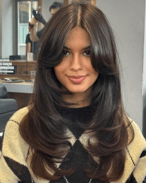 1. Classic Butterfly Cut by @velatozdamar. Click here to learn more about long butterfly haircuts! Balayage, Long Haircut 2024, Midlength Haircuts With Layers, Mid Length Straight Hair, Haircuts Women, Girls Things, Ladies Hair, Hairstyles For Layered Hair, Long Layered Haircuts