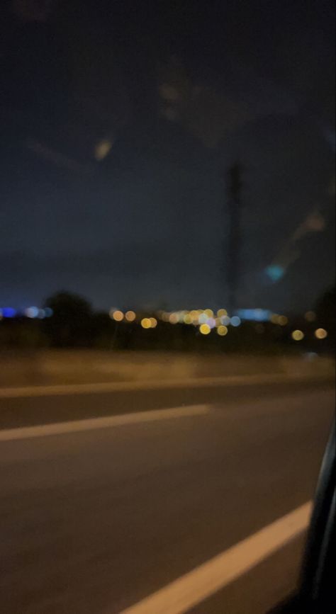 Night Window Photography, Night View In Car, City View From Car Window Night, Car Outside View Aesthetic, Night Car Aesthetic Pics, Fake Pics For Instagram Story Night Car, Highway Aesthetic Night Car, Highway Pictures Night, Car Window View Road Trips