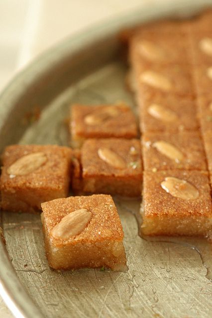 Cookie Bars Recipes, Traditional Cookies, Middle Eastern Sweets, Lebanese Desserts, Arabic Desserts, حلويات عربية, Middle East Food, Arabic Dessert, Middle Eastern Desserts