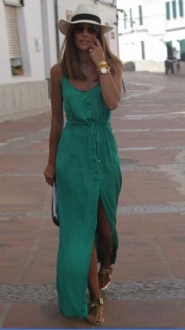 A maxi dress with a split is a great way to show off your legs. This dress is perfect for a night out or a special event. #maxidress #splitdress #spaghettistrapdress #vneckdress https://whispers-in-the-wind.com/category/outfits/?spaghetti-strap-v-neck-pure-color-split-long-maxi-dress Casual Summer Outfits, Look Boho Chic, Look Boho, Stil Inspiration, Outfits Verano, Long Summer Dresses, Costume Outfits, Fall Fashion Outfits, Mode Inspiration