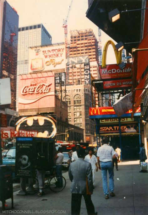 25 Vintage 1980s Snapshots Of Times Square That Will Never Be Seen In Real Life Again | Thought Catalog Foto Muro Collage, Vintage Foto's, Tapeta Harry Potter, Fotografi Urban, Wallpaper Retro, Fotografi Kota, Fotografi Digital, Fotografi Vintage, Shotting Photo