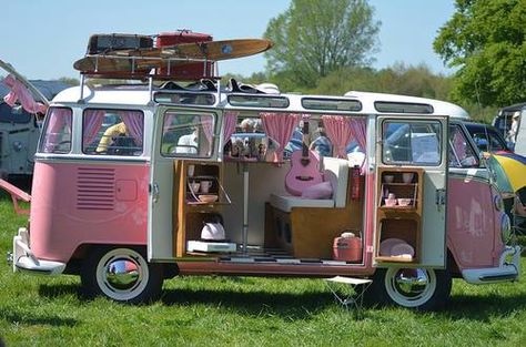 What better way to globetrot Combi Vw T2, Combi Hippie, Vw Minibus, Bil Camping, Vintage Vw Camper, Vw California Beach, Kombi Motorhome, Van Vw, Pink Jeep