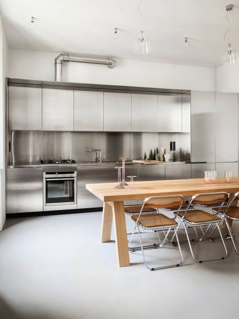 Inox Kitchen Stainless Steel, Industrial Kitchen Stainless Steel, Kitchen Steel Cabinets, Industrial Kitchen Design Stainless Steel, Stainless Kitchen Design, Stainless Steel Kitchen Counters, Stainless Steel Kitchen Design, Metallic Kitchen, Kitchen Steel