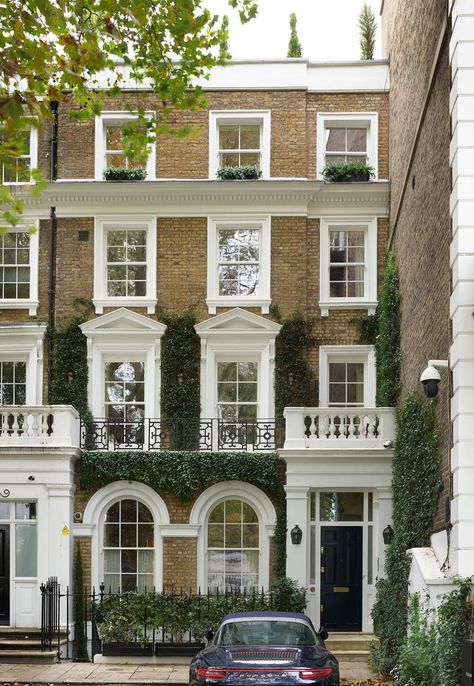 Terraced House Aesthetic, Georgian Town House Exterior, Classic London House, London Exterior House, English Apartment Exterior, London Town House Aesthetic, England Houses Aesthetic, Town House Apartment, Kensington London Houses