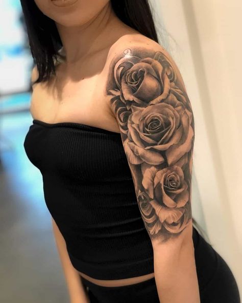 Girl Shoulder Tattoos, Rose Shoulder Tattoos For Women, Rose Tattoos On Arm, Flower Arm Sleeve Tattoo, Hood Tattoos, Rosen Tattoo Frau, Realism Tattoos, Rose Tattoo Sleeve, Rose Tattoos For Women