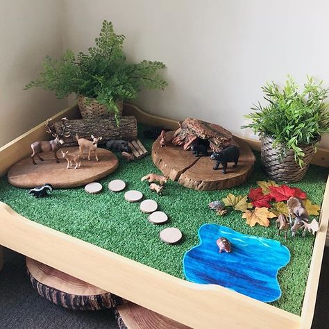 It was a forest small world kinda day today! 🐻 🌟 Lilly helped me rotate some of our play room this afternoon so we decided to set up a new small world! We had a look through our Schleich collection and settled on a forest for this week! 🦊 🌟 Our small world table is just a @kmartaus train table with a piece of artificial turf from @bunnings added to the top. 🌟 Our animals are all Schleich brand from @minizooshop and our large wooden cookie and piece of timber was foraged from @... Small World Play Dinosaur, Small World Animal Play, Small World Play Table, Dino Small World, Forest Small World Play, Train Provocations, Animal Small World Play, Dinosaur Table Play, Dinosaur Small World Play