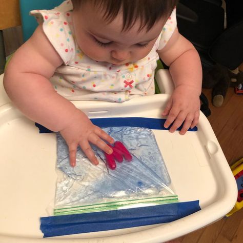 Vickie Laramay on Instagram: “Here’s another good high chair activity. There are a lot of different things you can put in these sensory bags, I like to use what I have…” Sensory Play, Sensory Activities, Montessori, Baby Play, High Chair Activities, Best High Chairs, Infant Sensory Activities, Sensory Bags, Baby Sensory